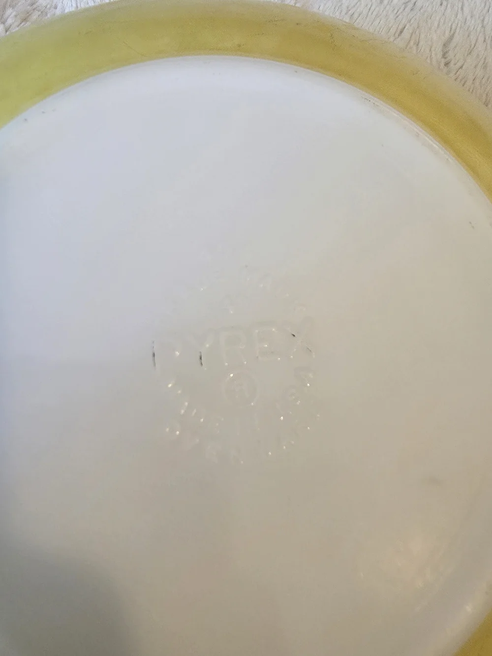Pyrex 2-Piece Primary Colors Yellow Mixing Bowl Set